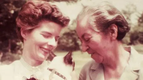 Chile celebra los 80 años del Nobel de Gabriela Mistral con una nutrida cartelera cultural a lo largo del país