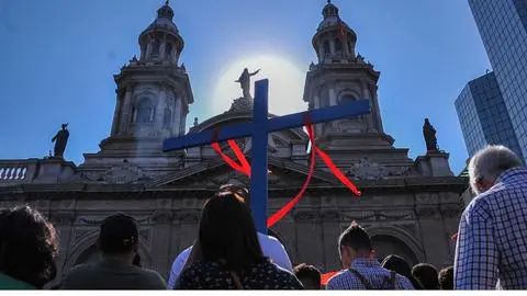 Estudio de la UCSC revela que jóvenes en Chile creen en Dios, pero no tienen religión