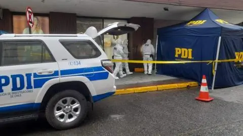 Habría sufrido un atragantamiento: Encuentran sin vida a un adulto mayor en situación de calle en pleno centro de Valdivia