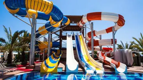 Cadena de populares parques de atracciones se declara en quiebra por grave crisis económica
