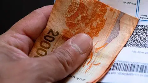 Personas que cumplan estos requisitos en Chile recibirán $81 mil antes del invierno