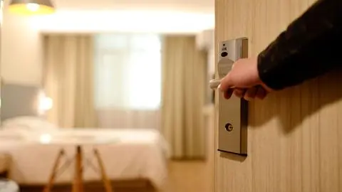 Famosa cadena de hoteles anuncia cierre de icónico recinto: Despedirán a 430 trabajadores