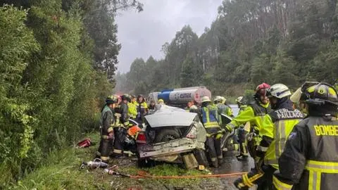 Dos personas fallecieron tras colisión frontal de un auto con un camión en la ruta entre Valdivia y Paillaco
