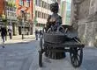 Manoseo a estatua de Molly Malone obliga a Dublin a poner medidas: La razón tras la acción de turistas