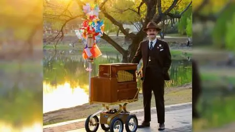 Roberto Yurisic lleva la magia del organillo a China en “Organillero Chile China Tour 2025″