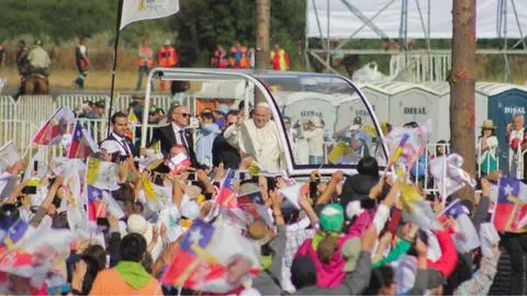 La misa en Temuco del Papa Francisco: De Violeta Parra a la peregrinación de los penquistas