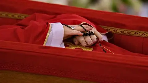 La comitiva designada para representar a Chile en funeral del Papa