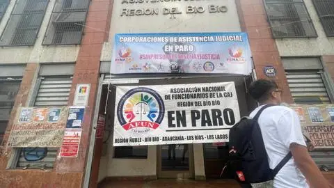 Corporación de Asistencia Judicial nuevamente en paro indefinido: Piden mayor gestión de parte del Ministerio de Justicia