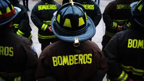 Bomberos de Isla del Rey revelan graves carencias: No tienen equipamiento ni centro de operaciones
