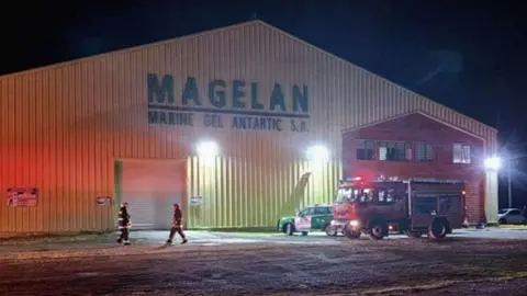 Dos trabajadores muertos y dos heridos graves deja accidente químico en empresa de Porvenir