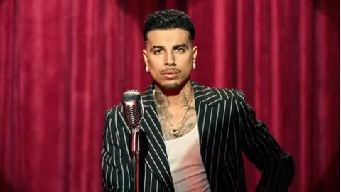 Con presentación inspirada en Broadway: Rauw Alejandro llegará a Chile con su nueva gira