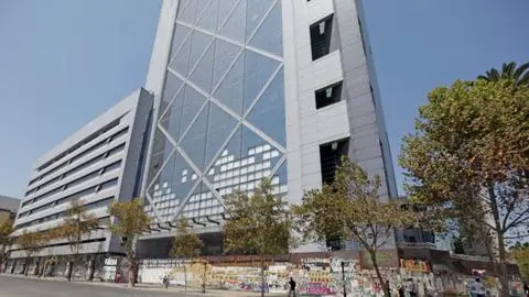 Empresa telefónica vende sus filiales en Perú por cuantiosa deuda: Grupo español considera también vender su filial en Chile