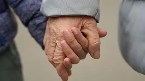 Familias que se eligen: los cuidadores