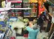 Comerciante se defiende con un escobillón y logra ahuyentar a delincuentes armados de su local en Lota