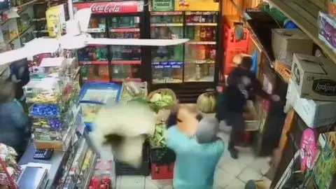 Comerciante se defiende con un escobillón y logra ahuyentar a delincuentes armados de su local en Lota