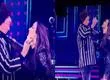 Álvaro Henríquez sorprende a Myriam Hernández con “coqueto piquito” en histórico show en el Nacional