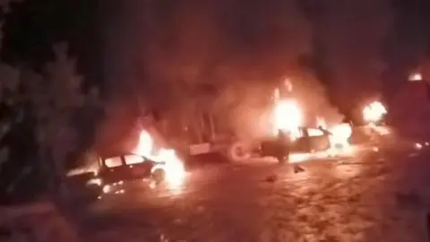 Ataque incendiario en Los Sauces: Queman cinco camionetas y tres maquinarias en fundo de CMPC