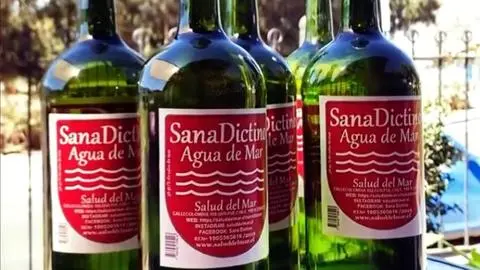 “Sanadictino”: Alertan por venta de botella con agua de mar que promete “curar el cáncer”