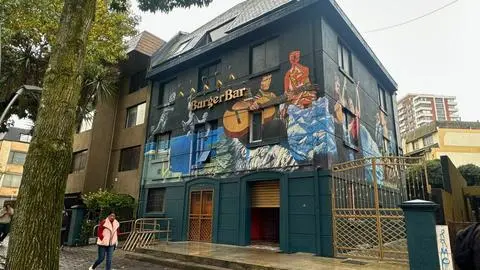 El misterio del Burger Bar de Concepción que genera expectativas con su dilatada apertura