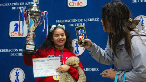 Promesa del ajedrez de Concepción gana su cuarto título nacional: Tiene 12 años y necesita apoyo para representar al Biobío en el extranjero