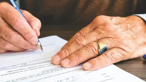 Ley obliga a funcionarios públicos mayores de 75 años a jubilarse en Chile