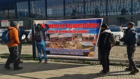 Ad portas del desalojo de 9 mil personas: Dirigentes de toma en Curanilahue piden intervención del Serviu