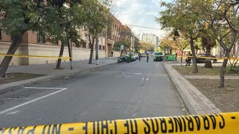 Responsable habría sido vendedor de palomitas: Hombre recibió impacto de bala a las afueras de colegio en Santiago