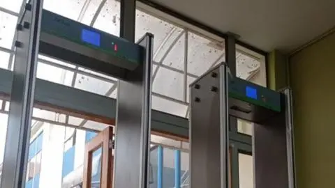 Pórticos en los Colegios: La propuesta que toma peso tras el tiroteo registrado en San Pedro de la Paz