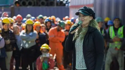 Amaya Forch maravilló con presentaciones sorpresa a más de 600 trabajadores de la construcción del Gran Concepción