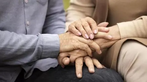 Así es como las personas cuidadoras pueden solicitar el beneficio económico entregado por el Estado