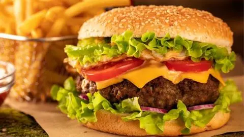 Día de la hamburguesa: Marcas con presencia en Concepción venderán productos a solo mil pesos