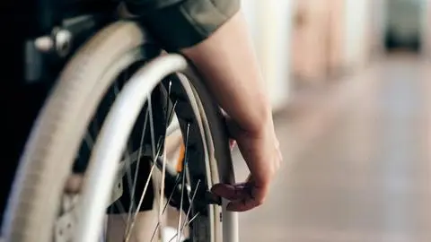 Tratamiento experimental permitió a paciente con ELA recuperar la capacidad de caminar y respirar sin ayuda