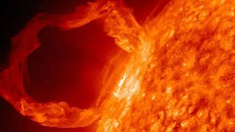 “Las llamaradas de esta magnitud no son frecuentes”: Reportan problemas en radios de todo el mundo tras erupción solar