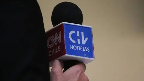 Conocida periodista confirma su salida de Chilevisión: “Me voy con el corazón lleno de cariño”