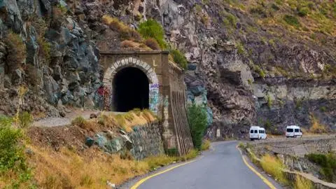 Una mujer fallece y un hombre resulta herido tras desprendimiento de rocas en turístico sector de San José de Maipo