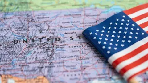 Así funcionará la nueva “tarjeta dorada”: Reemplazará a conocida visa para vivir y trabajar en Estados Unidos