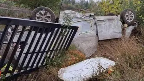 Furgón volcó y terminó al costado de la ruta: Conductor fallece tras sufrir accidente vehicular en Vilcún