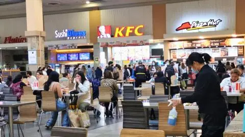 Mujer muere por asfixia mientras almorzaba en Mall Alto Las Condes