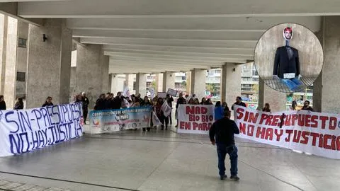 Más de 50 días de paro: Trabajadores de la Corporación de Asistencia Judicial exigen cumplimiento de acuerdo