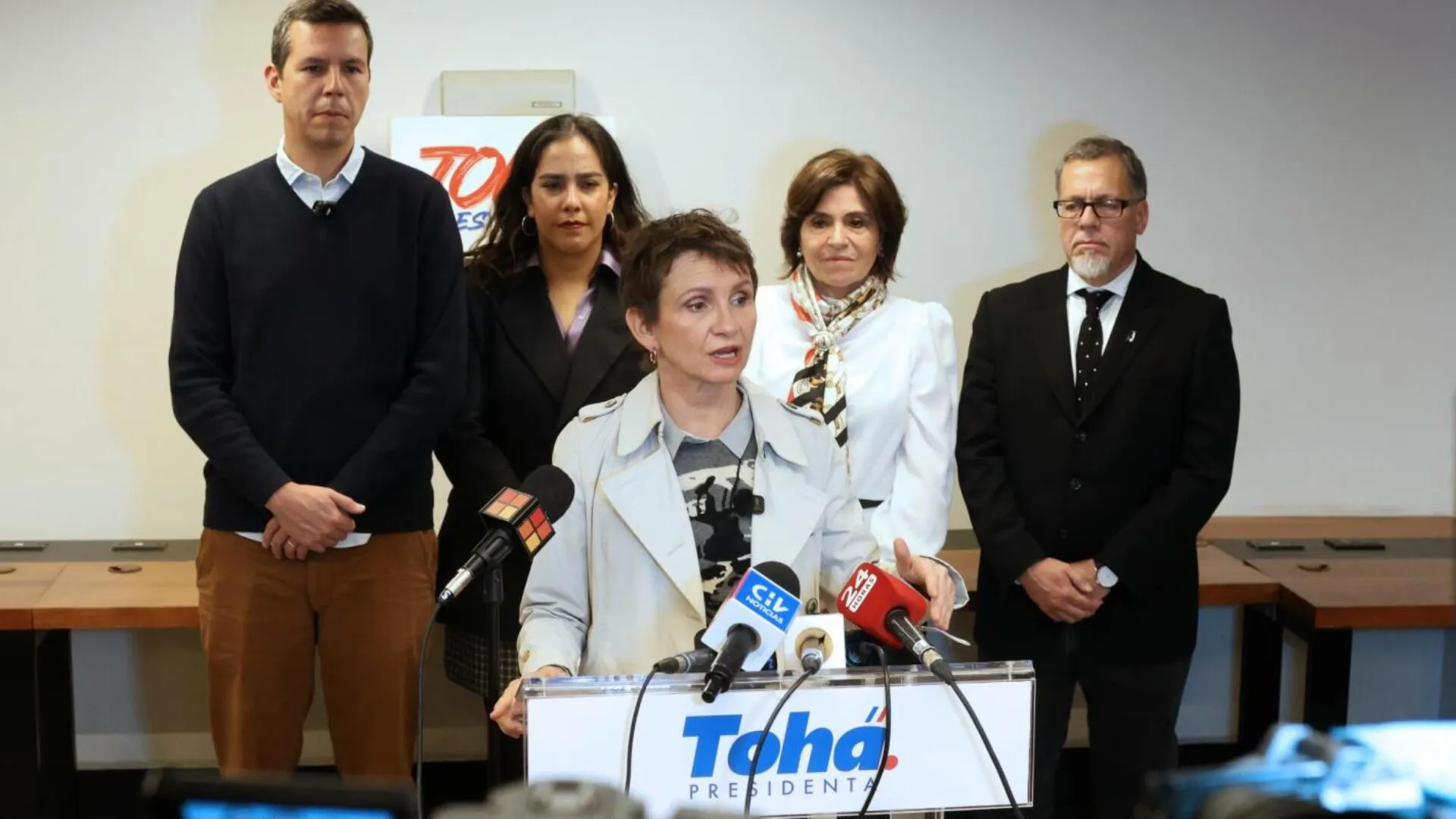 Con Lagos Weber, Mirosevic y Ana Lya Uriarte: Carolina Tohá presenta su comando de campaña presidencial