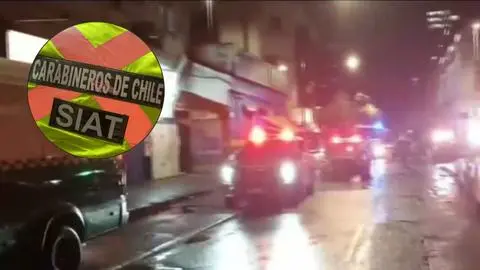 Hombre atropella a dos carabineros tras perder control de su vehículo en Santiago
