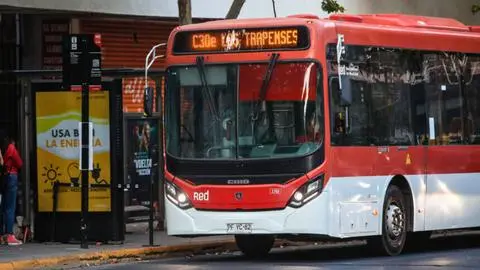 Llegan a Chile 300 nuevos buses eléctricos que este 2025 se sumarán a la RED Metropolitana de Movilidad