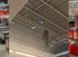 Supermercado chileno se viralizó con guardia que vigila los pasillos desde el techo