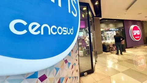 Cencosud vendió 32 de sus supermercados y espera traspasar 22 más, además de estaciones de servicio en Brasil