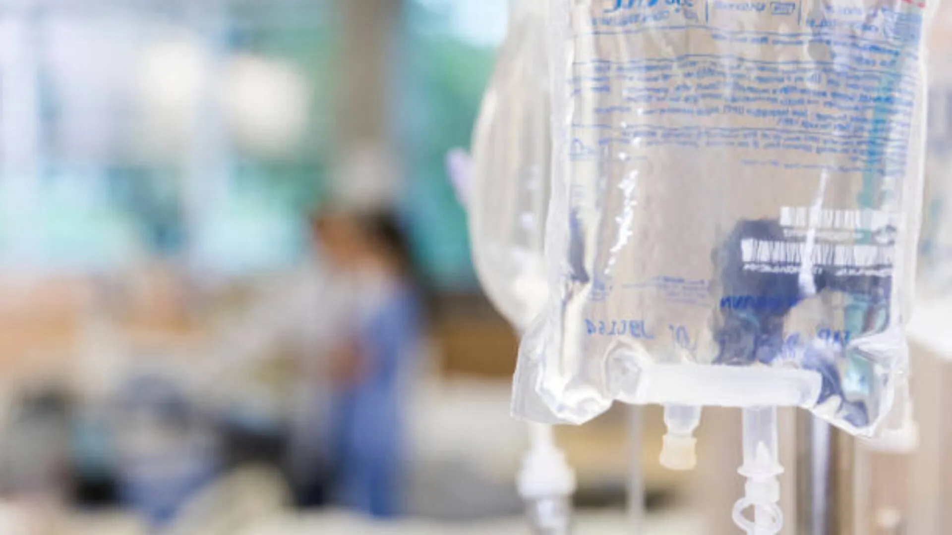 Emiten alerta por presencia de “cuerpo extraño” en suero inyectable: Deberá ser retirado del mercado