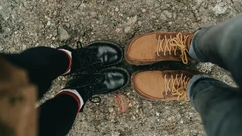Una icónica marca de zapatos ingleses volvió a Chile: “Nunca se debería haber ido”