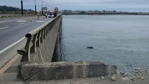 Conductor que cayó al río Biobío habría usado su celular durante el accidente: retiro de auto queda a cargo del propietario