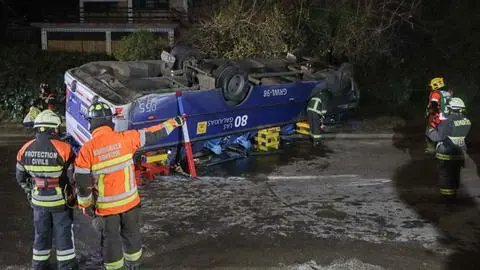 Explican causas del fatal volcamiento de micro Las Galaxias: Hielo en la calzada y eventual exceso de velocidad