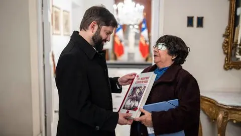 Gobierno avanza en Plan Nacional de Búsqueda: Entrega carpeta de antecedentes a familias de detenidos desaparecidos