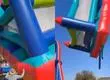 Captan el momento en que castillo inflable salió volando con niños en su interior en Sudáfrica: Uno de ellos se fracturó el cráneo